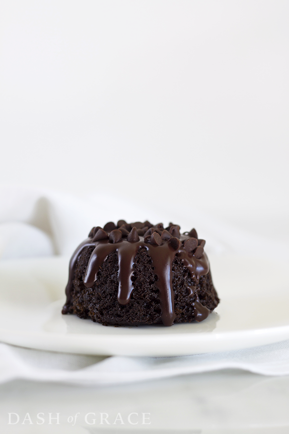 http://www.dashofgrace.com/wp-content/uploads/2015/02/Triple-Chocolate-Bundt-Cakes-Recipe-02.png