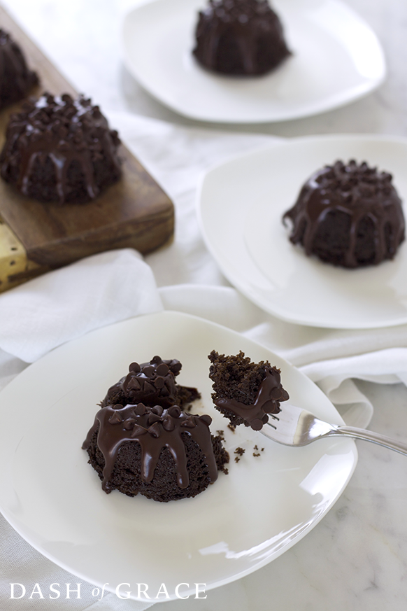 http://www.dashofgrace.com/wp-content/uploads/2015/02/Triple-Chocolate-Bundt-Cakes-Recipe-04.png