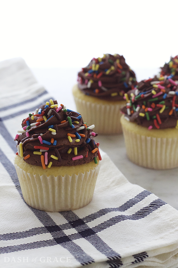 Classic Yellow Cupcakes with Chocolate Frosting Recipe