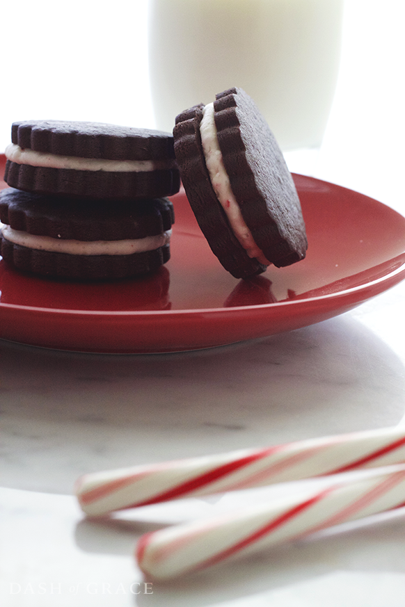 Homemade Candy Cane Oreos Recipe