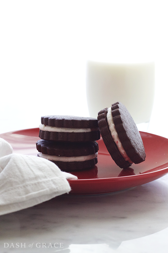 Homemade Candy Cane Oreos Recipe