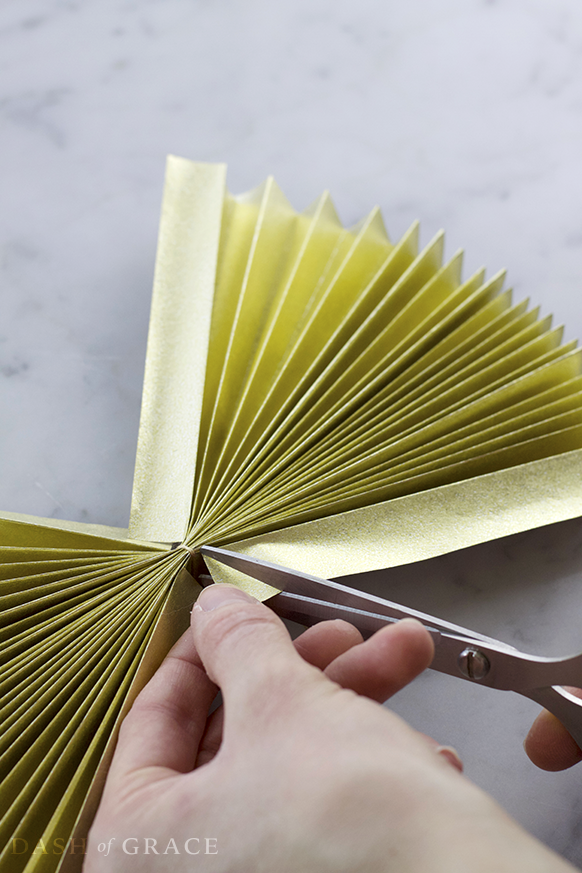 Paper Fan/ Paper Rosette DIY - Dash of Grace